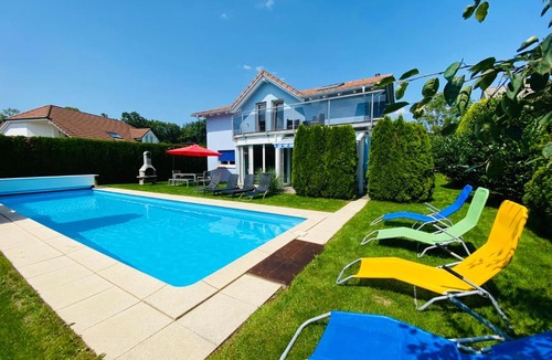 Dottikon Villa | Villa with Pool - Leon's Holiday Homes
