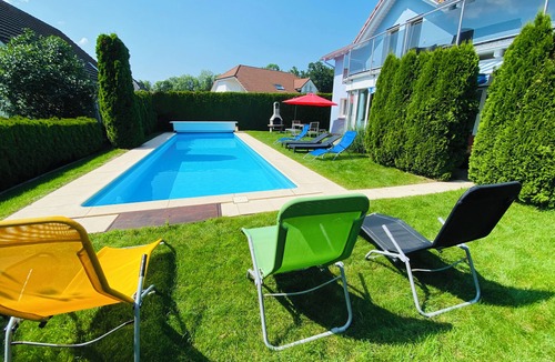 Dottikon House | Villa with Pool: Leon’s Holiday Homes