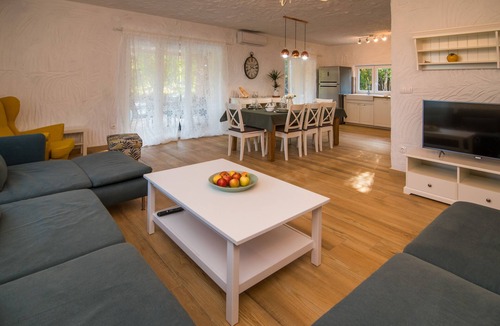 Risika Villa | Villa with pool, sandy beach, quiet location - TRAVELER Reiseburo Krk - ID 2181