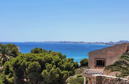 Coveta Fuma Ski Chalet | Villa with pool, sea views, wifi and Air-co.