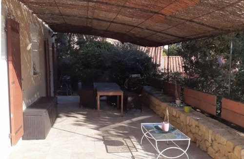 Jouques Villa | Villa with pool + unusual accommodation in a tree