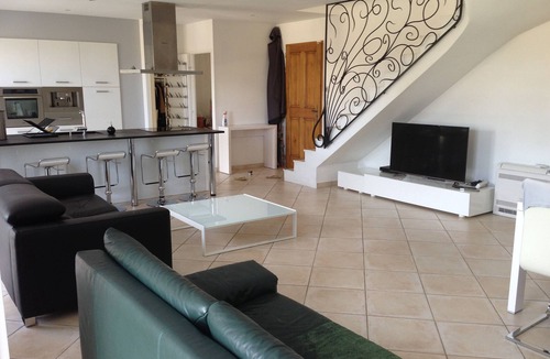 Alleins House | VILLA WITH POOL VIEW LUBERON