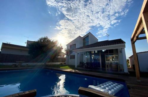 Riba-roja de Turia Villa | Villa with private Pool & Garden