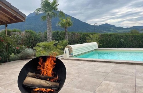 Ville-en-Sallaz Villa | Villa with private pool and mountain views between Geneva and Chamonix