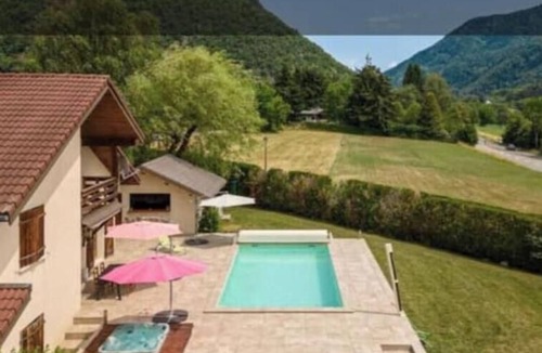 Ville-en-Sallaz Villa | Villa with private pool and mountain views between Geneva and Chamonix