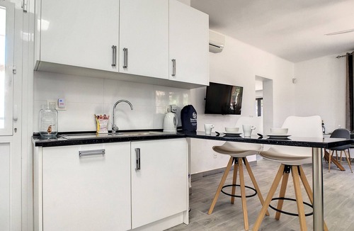 El Carmoli Villa | Villa with private pool, close to the beach