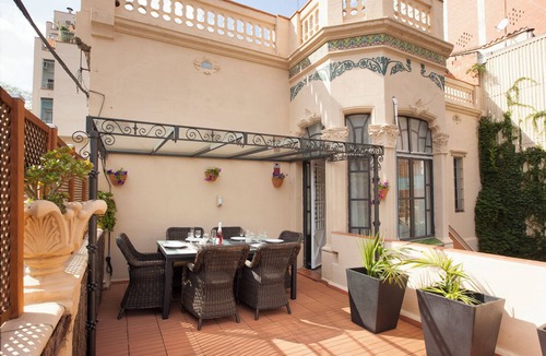 El Guinardo House | Villa with private garden and pool,big terrace-solarium,pergola