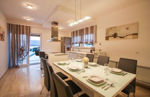 Okrug Gornji Villa | 'Villa With Private Pool And Sea Views - Villa Leona