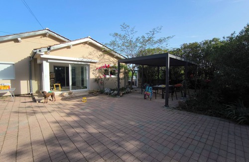Gignac House | Villa with private pond and large plot close to the sea