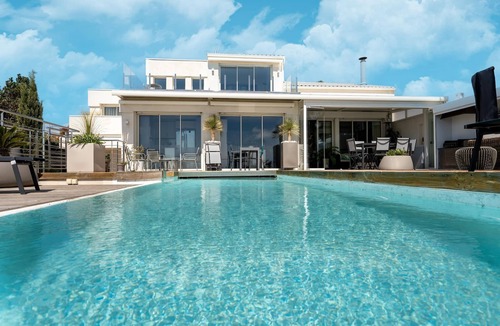 Meze Villa | Villa with private pool and lagoon views