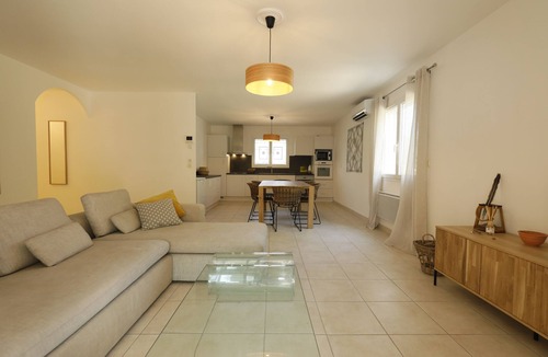 Lezignan-Corbieres Villa | VILLA WITH SWIM SPA