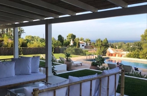 El Tosalet Ski Chalet | "Villa" with sea views. Urbanization Tosalet. Newly refurbished.garden & Pool