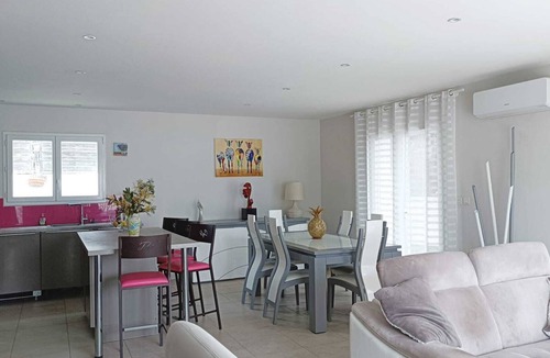 Lespignan House | Villa with secure private pool 9km from the sea