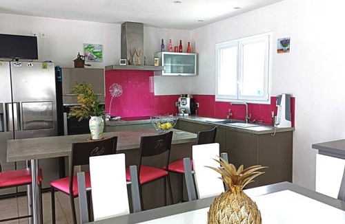 Lespignan House | Villa with secure private pool 9km from the sea