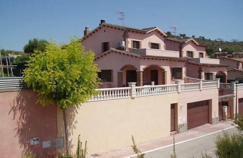 Roda de Bara House | VILLA WITH SWIMMING POOL-PRIVATE GARDEN 2KM FROM THE BEACH.