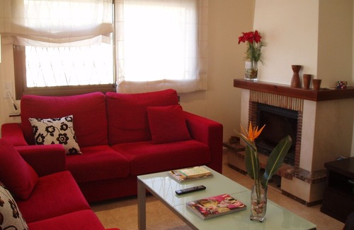 Roda de Bara House | VILLA WITH SWIMMING POOL-PRIVATE GARDEN 2KM FROM THE BEACH.
