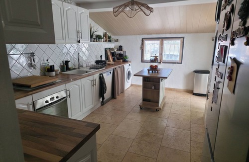 Marignane Villa | Villa with swimming pool, not overlooked, in quiet town center - sea 15 minutes away