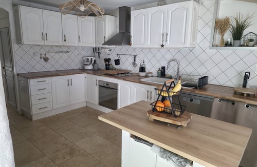 Marignane Villa | Villa with swimming pool, not overlooked, in quiet town center - sea 15 minutes away