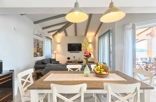 Muzini Villa | Villa with swimming pool, sauna and playground