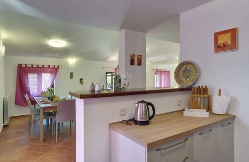 Valdebek Villa | Villa with swimming pool with hydromassage
