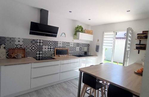 Saussan House | Villa with timeless charm, bright, warm and fully equipped.