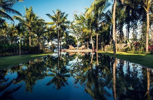 Melaya House | Villa with view of the water