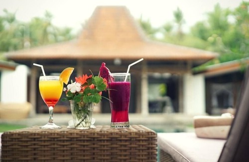 Melaya House | Villa with view of the water