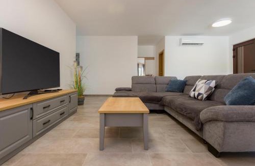 Topid Villa | Villa Xenia