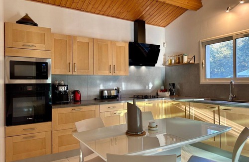 Caremeau Villa | Villa Zénith, Swimming Pool & Bamboo Hut