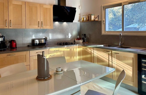 Caremeau Villa | Villa Zénith, Swimming Pool & Bamboo Hut