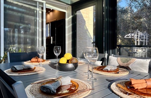 Caremeau Villa | Villa Zénith, Swimming Pool & Bamboo Hut