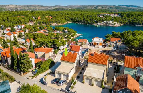 Cove Osibova (Milna) Apartment | Villa Zdenka