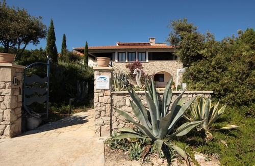 Veli Iz Villa | Villa Zeus beach hotel