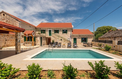 Oklaj Villa | Villa Zvonimir ZadarVillas