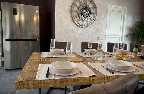 Laval-sur-Vologne Villa | Villa200m SWIMMING POOL chauffée❄️SPA❄️sauna❄️babyfoot❄️Kota-grill