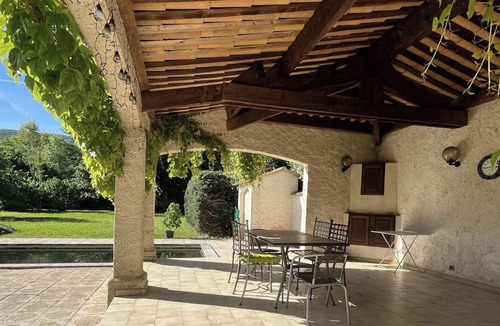 Dauphin Villa | Villacacias – Charming Provençal Villa with Private Pool (6–8 Guests)