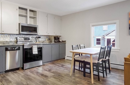 Kingfield Apartment | Village 2-Bedroom with Riverview