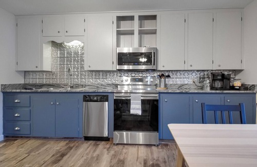 Kingfield Apartment | Village 2-Bedroom with Riverview