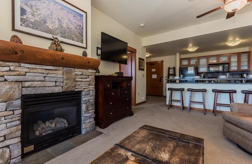 Mammoth Lakes House | Village 2409