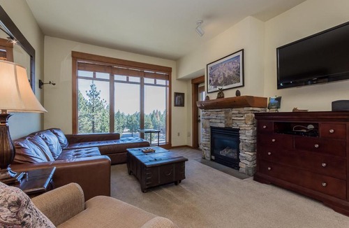 Mammoth Lakes House | Village 2409