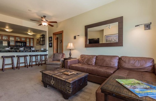 Mammoth Lakes House | Village 2409