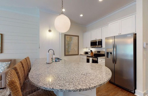 King City Condo | Village-Area Condo w/Pool Unit 2106 First Floor