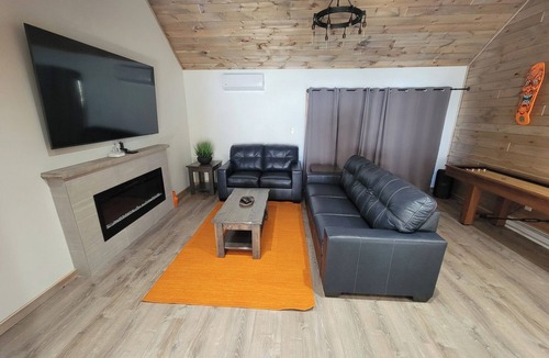 Tannersville House | Village at Camelback UPPER LEVEL right by slopes ski on off