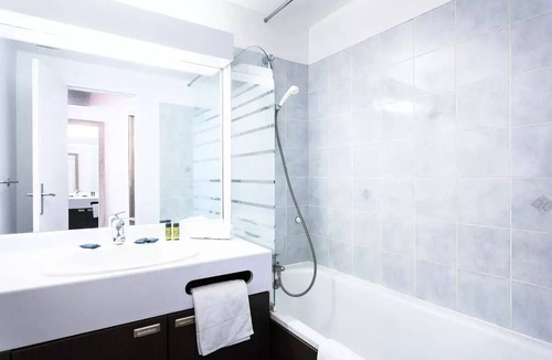 Mont-de-Lans Hotel | Village Club MMV Le Panorama* - Room 3 People - full board