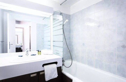Mont-de-Lans Hotel | Village Club MMV Le Panorama* - Room for 3 people with balcony