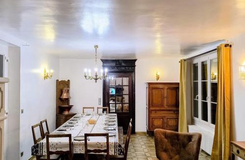 Ormoy-la-Riviere House | Village Collection Le Vauvert