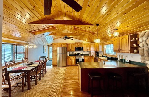 Town of Webb House | Village Cottages East: Town and Trails Main House with Hot Tub!