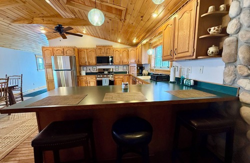 Town of Webb House | Village Cottages East: Town and Trails Main House with Hot Tub!