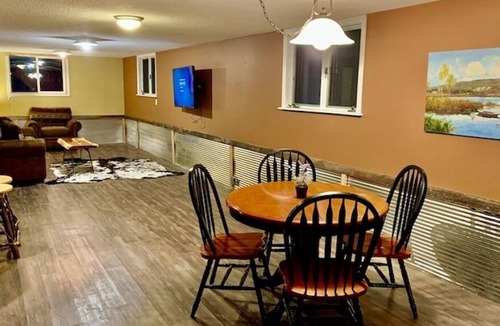 Lansing Cabin | Village Creek Lodge 7 bedrooms, Hot Tub, Pool, & Large Fishing Pond
