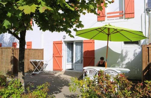 Ambon Other | Village de Cromenach